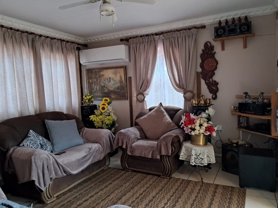 3 Bedroom Property for Sale in Geelhoutpark North West